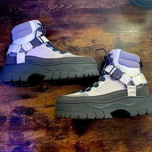 Chunky-sole gray boots